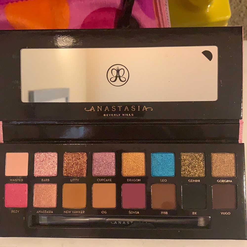 Brand new only swatched